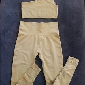 SET Active One-Shoulder Sports Bra in Beige/yellow